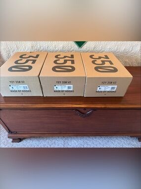 adidas Yeezy 350 V2 Stackable Shoe Storage Boxes - set of 3 empty